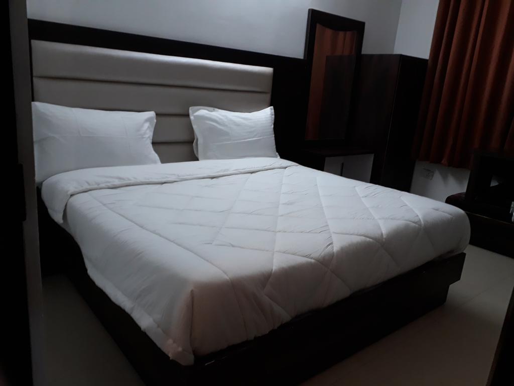 Hotel Katra Residency מראה חיצוני תמונה